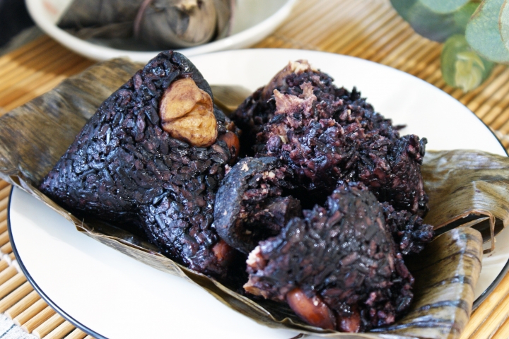 【台南蔬食餐廳】【安平區】食蔬茶齋 || 素食養生紫米粽 || 端午節伴手禮首選 || 營養價值超乎想像 || 蘊藏抗氧化花青素