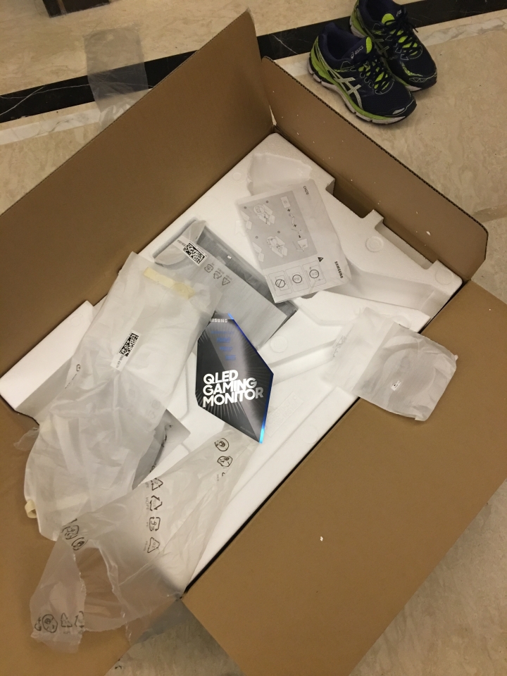 很急,請問這是亮點還是綠點嗎?請教下各位大大,在線等,非常急!!三星C27HG70開箱並請教
