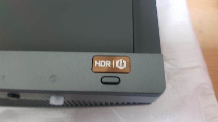 BenQ ew3270u 大電視換小螢幕 保護眼睛衝一台