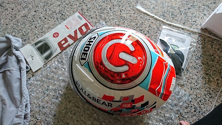 開箱~SHOEI Z7電源帽
