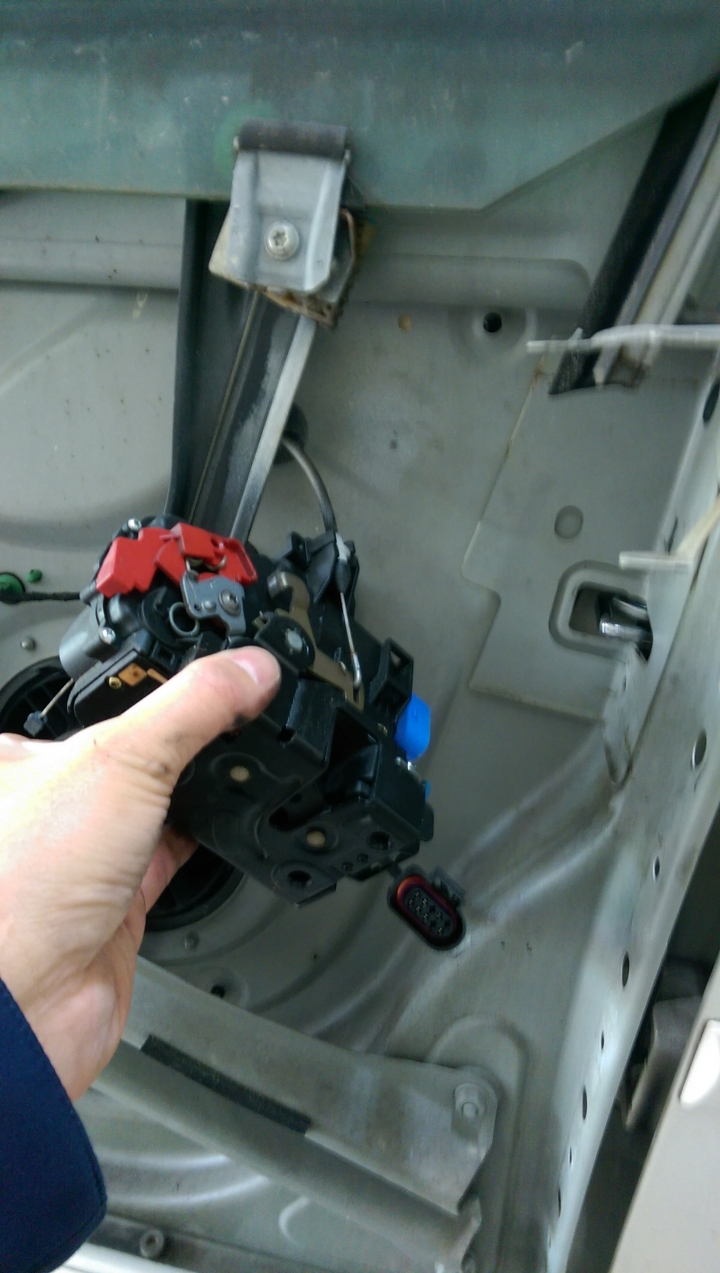 DIY教學-更換golf 5 車門六角鎖