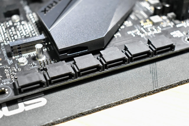 ASUS ROG STRIX B360-F GAMING主機板 輕開箱~