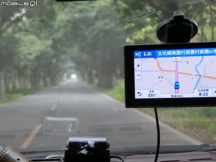 Garmin DriveAssist 51替你守護乘載家人的每一次美好。前瞻安全;內在無比!