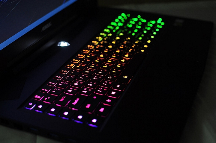 AORUS X7 DT V8,面面俱到的高效強勁筆電