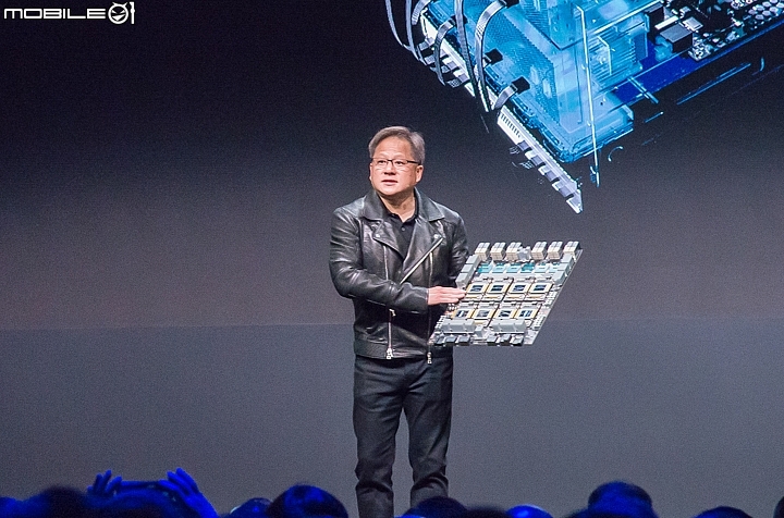 NVIDIA HGX-2整合運算平台發表 AI運算效能達2 Petaflops