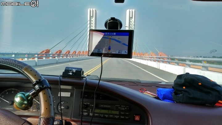 Garmin DriveAssist 51替你守護乘載家人的每一次美好。前瞻安全;內在無比!