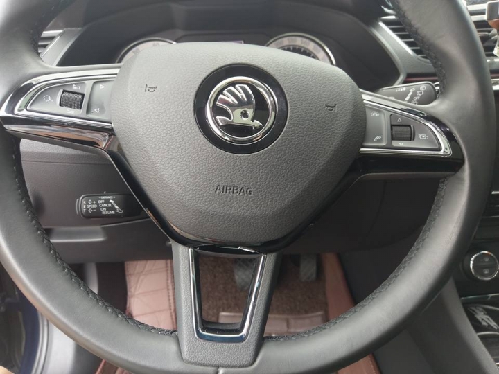 skoda superb 等不到原廠標配先自行在外面升級ACC+AEB