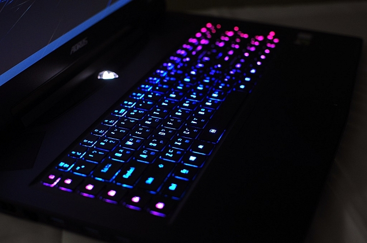 AORUS X7 DT V8,面面俱到的高效強勁筆電