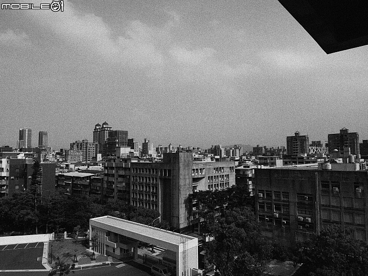 Panasonic Lumix GX9 天空,色調:L.單色 D,顆粒加到最粗 Panasonic Lumix GX9 天空,色調:L.單色 D,顆粒加到最粗