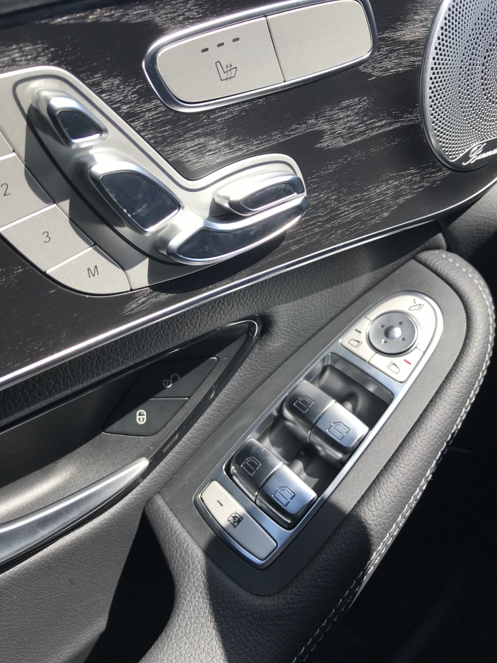 說好要開箱的GLC 300 4matic