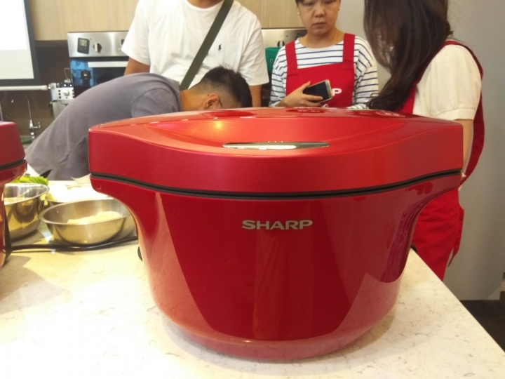 SHARP HEALSIO水波爐與 0水鍋:雙鍋合壁,料理盡現