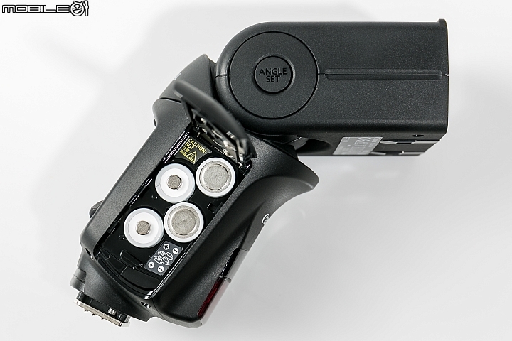 Canon Speedlite 470EX-AI 的電力需求為四顆三號電池 Canon Speedlite 470EX-AI 的電力需求為四顆三號電池