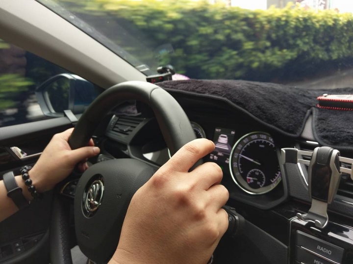 skoda superb 等不到原廠標配先自行在外面升級ACC+AEB