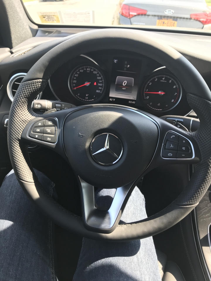 說好要開箱的GLC 300 4matic
