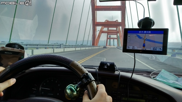 Garmin DriveAssist 51替你守護乘載家人的每一次美好。前瞻安全;內在無比!