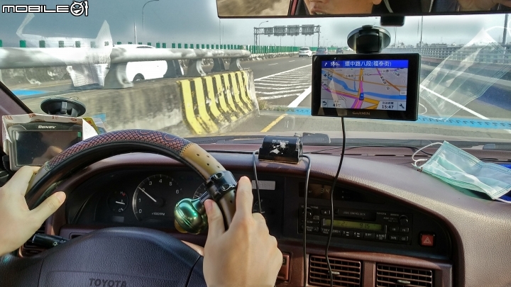 Garmin DriveAssist 51替你守護乘載家人的每一次美好。前瞻安全;內在無比!