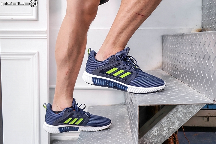 adidas CLIMACOOL酷涼系列跑鞋,鞋版型相當特別,建議實際試穿較為準確 adidas CLIMACOOL酷涼系列跑鞋,鞋版型相當特別,建議實際試穿較為準確