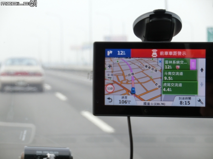 Garmin DriveAssist 51替你守護乘載家人的每一次美好。前瞻安全;內在無比!