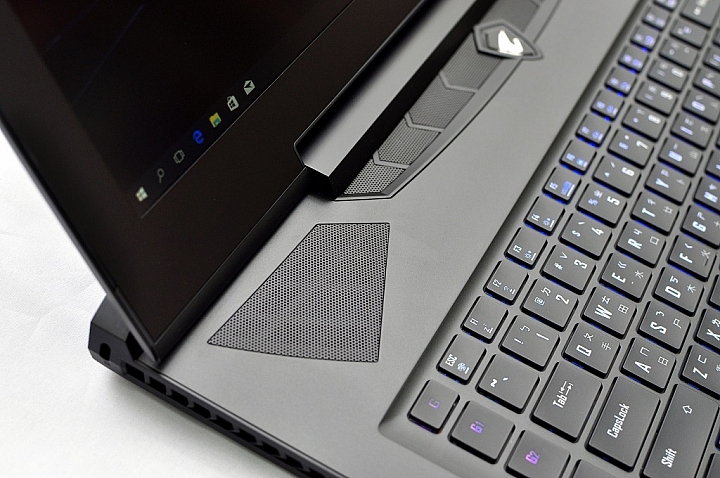 AORUS X7 DT V8,面面俱到的高效強勁筆電