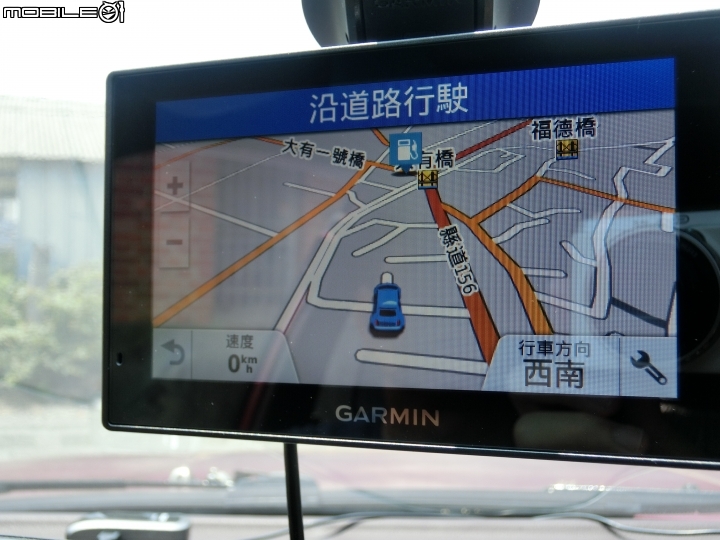 Garmin DriveAssist 51替你守護乘載家人的每一次美好。前瞻安全;內在無比!