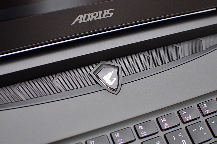 AORUS X7 DT V8,面面俱到的高效強勁筆電