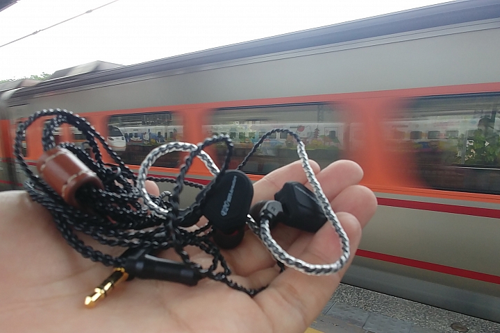開箱 體驗 上班的新伙伴 TRN V20可換線圈鐵耳機