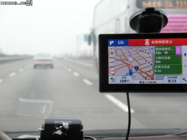 Garmin DriveAssist 51替你守護乘載家人的每一次美好。前瞻安全;內在無比!
