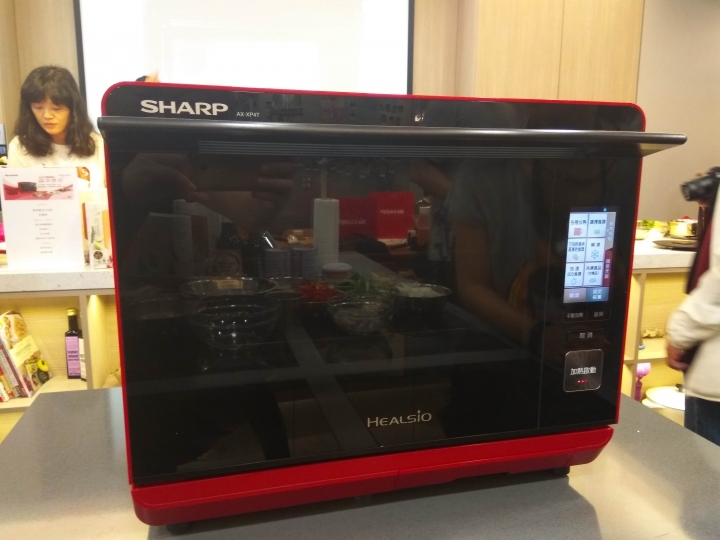 SHARP HEALSIO水波爐與 0水鍋:雙鍋合壁,料理盡現