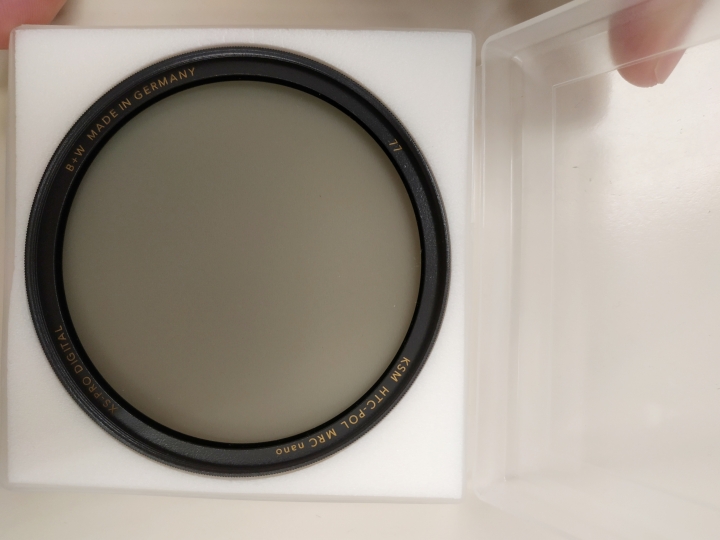 早兩天買了一塊B+W CPL, 卻發現可能是假的?? 求各位師兄幫忙分辨