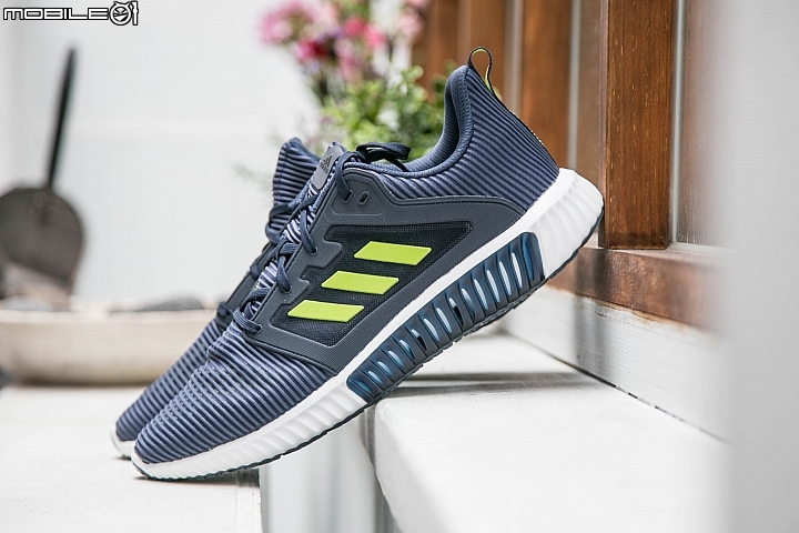 adidas CLIMACOOL 酷涼系列跑鞋,以透氣工藝式網布材質為鞋面材料 adidas CLIMACOOL 酷涼系列跑鞋,以透氣工藝式網布材質為鞋面材料