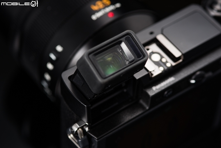 Panasonic Lumix GX9觀景窗為276萬點,放大倍率0.7x的電子觀景窗。 Panasonic Lumix GX9觀景窗為276萬點,放大倍率0.7x的電子觀景窗。