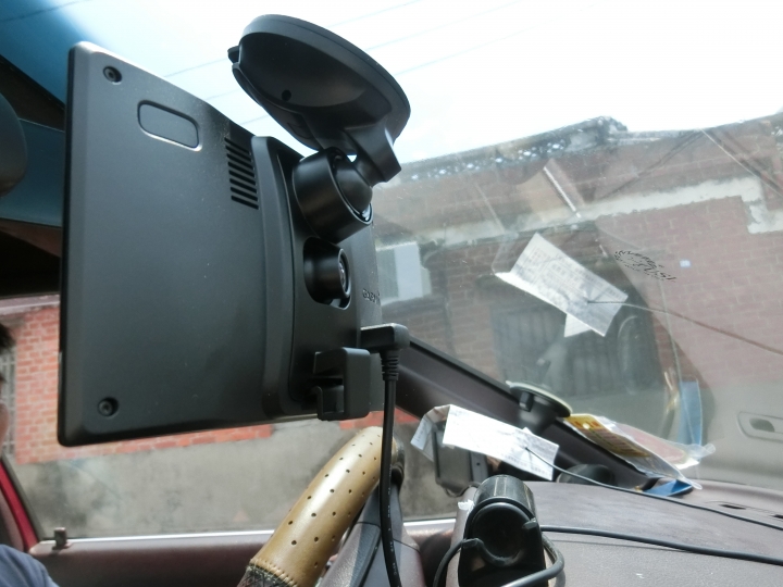 Garmin DriveAssist 51替你守護乘載家人的每一次美好。前瞻安全;內在無比!