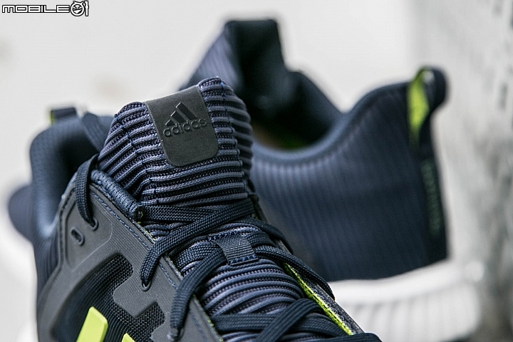 adidas CLIMACOOL酷涼系列跑鞋,透氣網布鞋舌上有著招牌adidas標誌 adidas CLIMACOOL酷涼系列跑鞋,透氣網布鞋舌上有著招牌adidas標誌