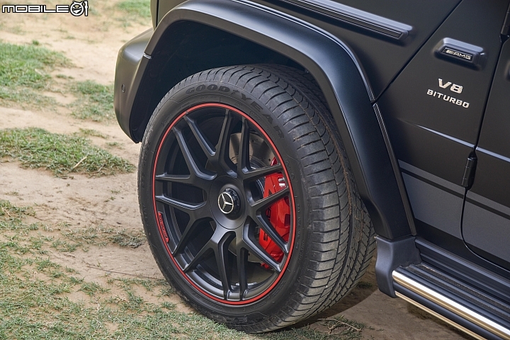 Mercedes-Benz New G-Class G63 Edition 1車型標配此款22吋胎圈組合,並附上紅色卡鉗及紅色圈緣。 Mercedes-Benz New G-Class G63 Edition 1車型標配此款22吋胎圈組合,並附上紅色卡鉗及紅色圈緣。