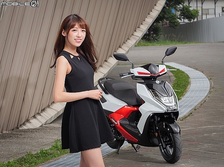 SYM FNX 125試駕 歐風美學科技結晶(MODEL:Celeste) SYM FNX 125試駕 歐風美學科技結晶(MODEL:Celeste)