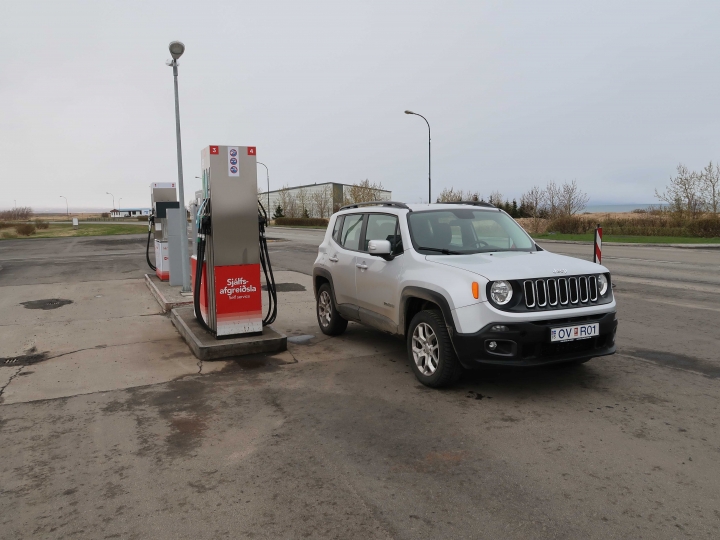 愛上台灣開不到的6速手排Jeep Renegade 在冰島成為女人口中的拍車魔人