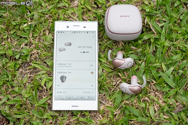 Sony WF-SP700N 可使用藍牙或以NFC功能接觸充電盒完成首次配對 Sony WF-SP700N 可使用藍牙或以NFC功能接觸充電盒完成首次配對