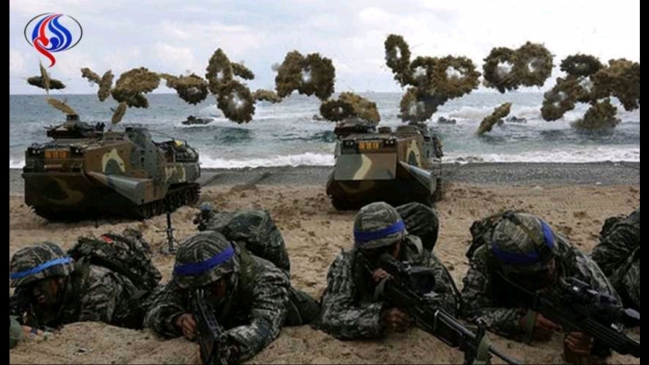 美國海軍陸戰隊 搶灘時背包留在車頂