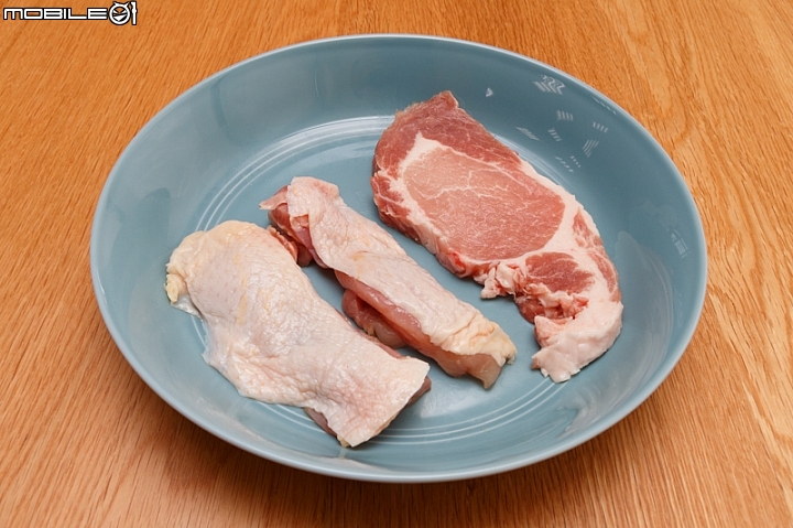 選用雞腿肉及豬肉 選用雞腿肉及豬肉