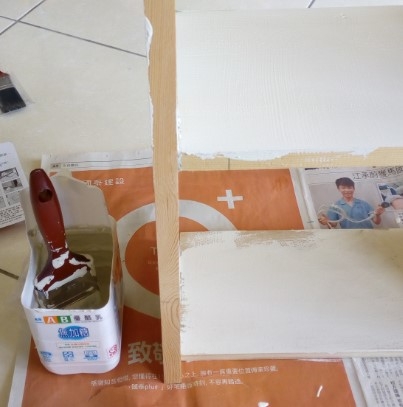 Ikea玻璃櫃,開門會倒,不想釘牆的解決辦法。