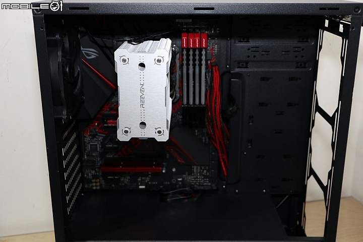 簡約窄版風 Antec 入門中塔機殼 P7 WINDOW Red 開箱