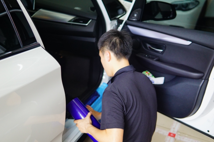 BMW 2AT 天使之翼 迎賓光毯安裝分享