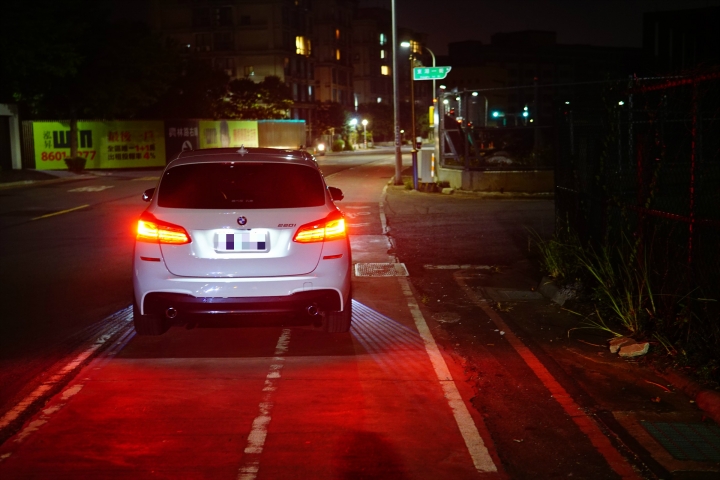 BMW 2AT 天使之翼 迎賓光毯安裝分享