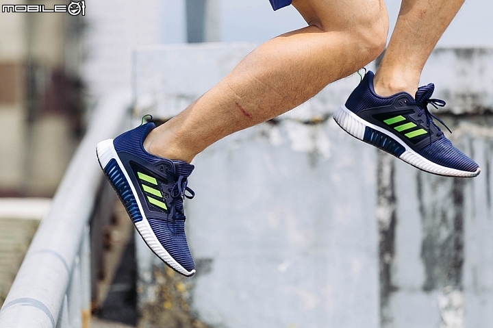adidas CLIMACOOL酷涼系列跑鞋,跳躍或大跨步動作能從容面對 adidas CLIMACOOL酷涼系列跑鞋,跳躍或大跨步動作能從容面對