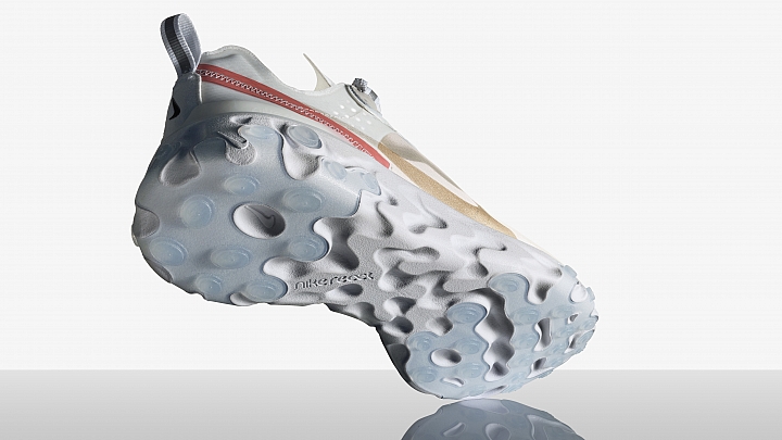Nike React Element 87 刻紋間距較大正是提供休閒鞋款的減震能力 Nike React Element 87 刻紋間距較大正是提供休閒鞋款的減震能力