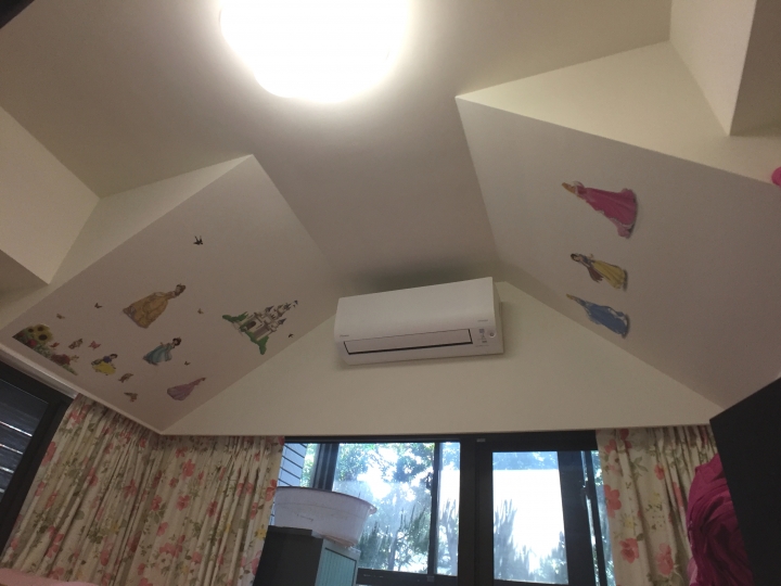 小坪數白色簡約收納小宅 一年後的開箱 (超大容量神奇衣櫥)