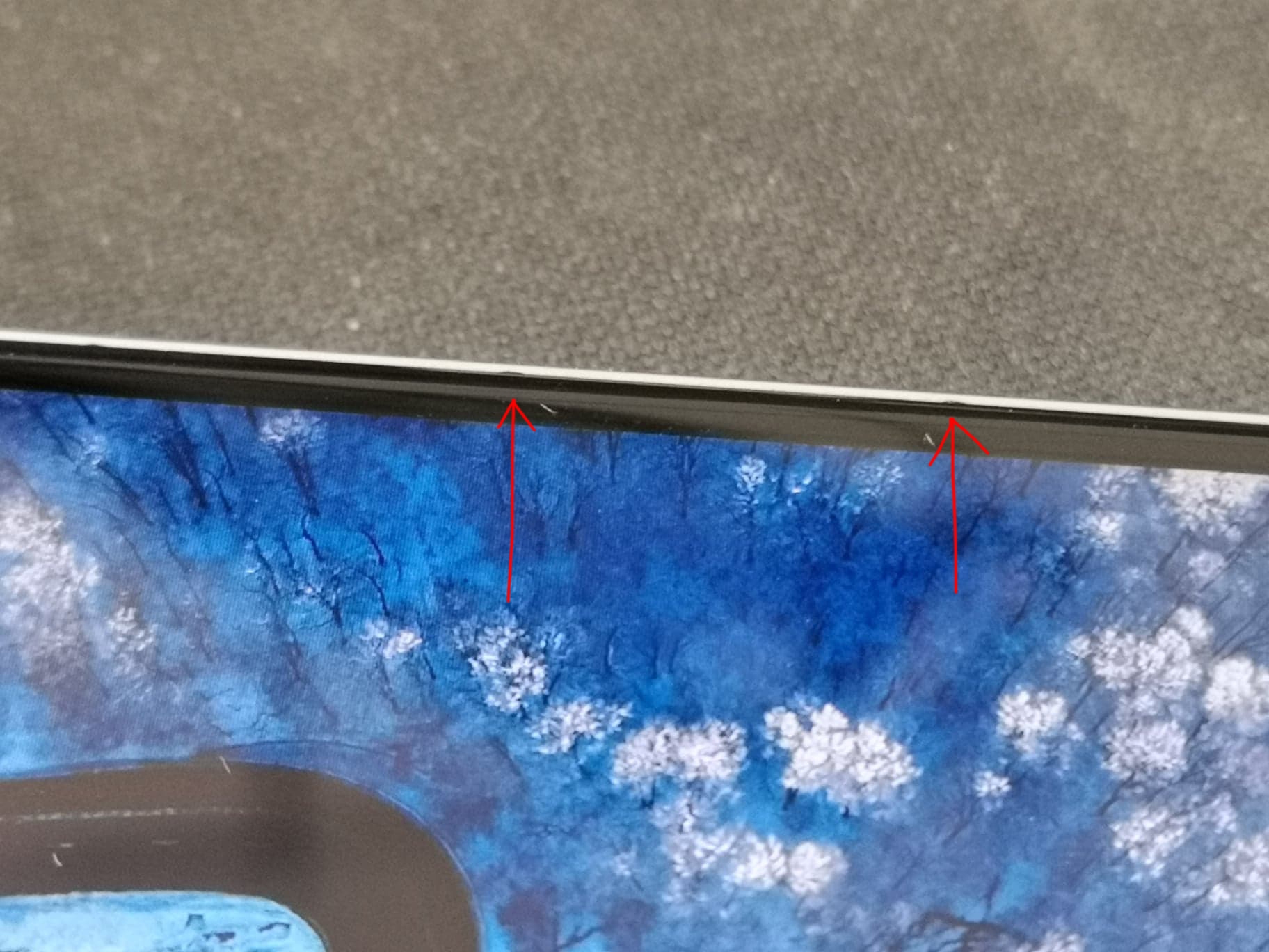 zf5z~螢幕與邊框接縫處,多處凹洞?(已解決)