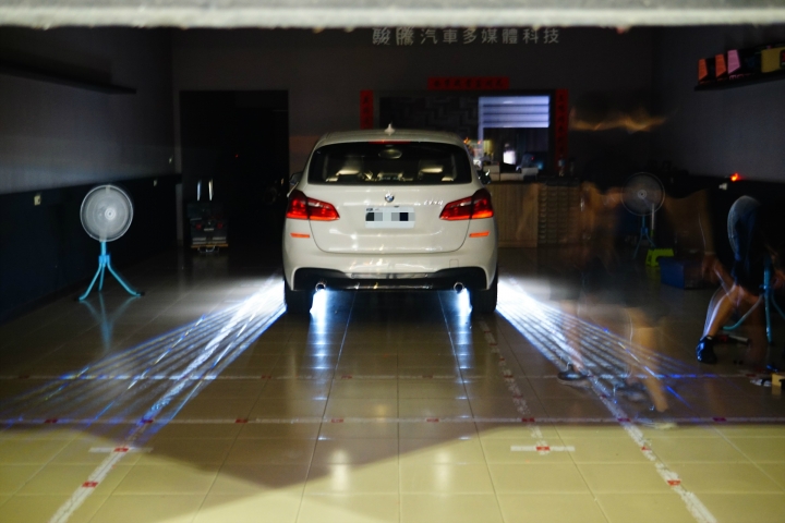 BMW 2AT 天使之翼 迎賓光毯安裝分享