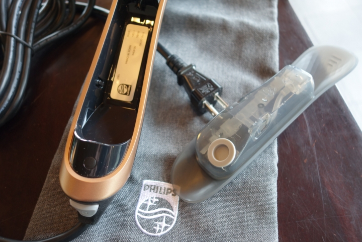 【開箱】突破二維空間限制!PHILIPS飛利浦2合1手持式蒸汽掛燙機GC362