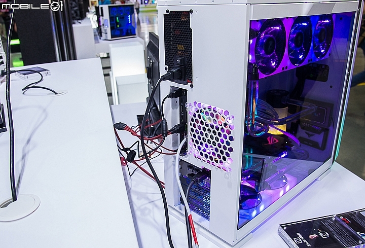 InWin Inwin 307機殼電源供應器安裝位置設計在背面上方 InWin Inwin 307機殼電源供應器安裝位置設計在背面上方